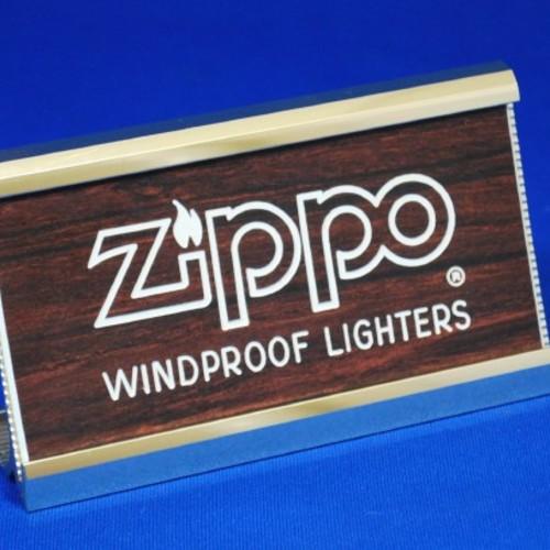 ZIPPOロゴ卓上スタンド　木目調【ZIPPO】